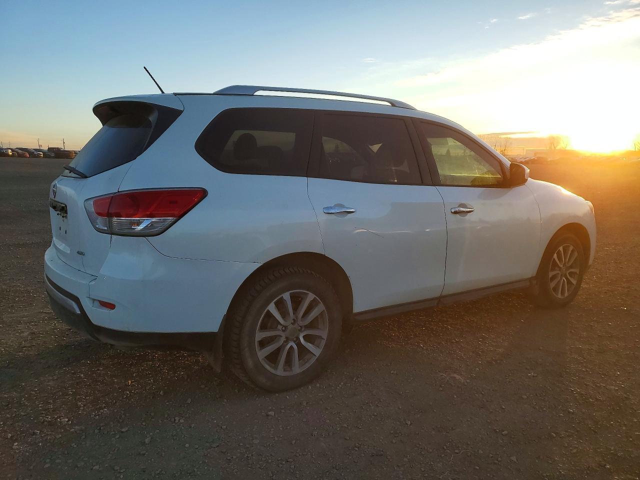 2016 Nissan Pathfinder S - Фото 3