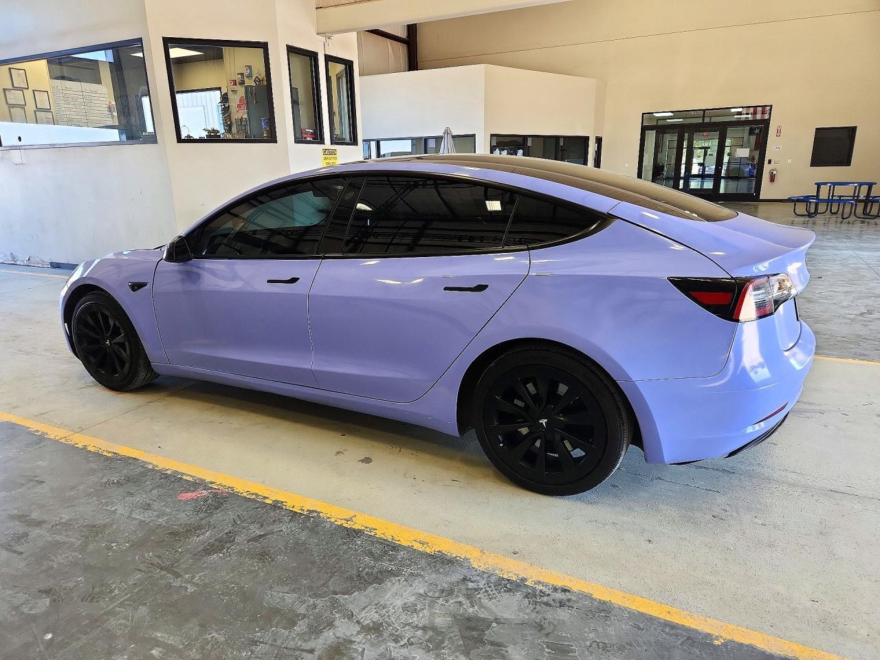 2023 Tesla Model 3 - Фото 2
