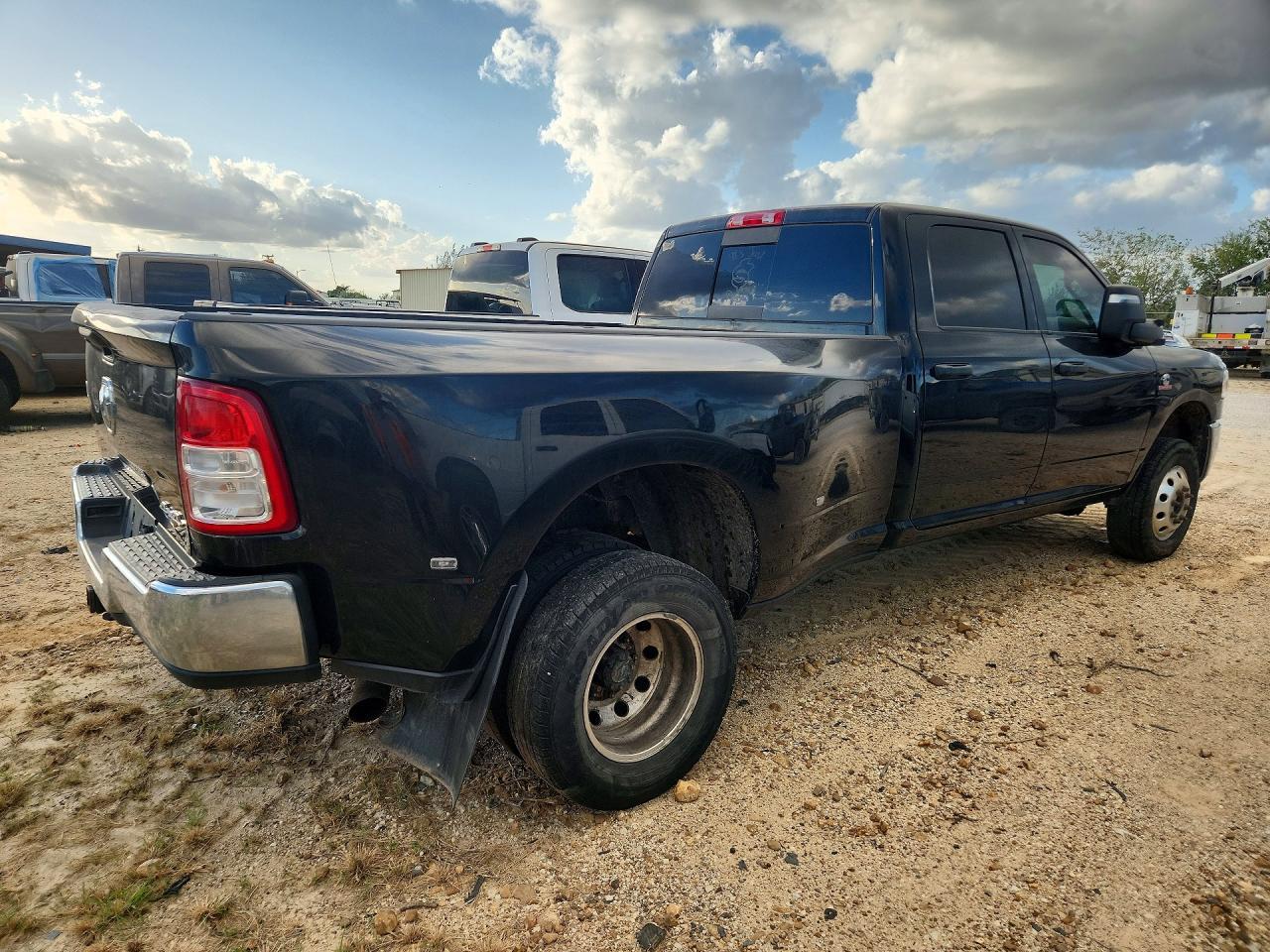 2024 Ram 3500 Tradesman - Фото 3