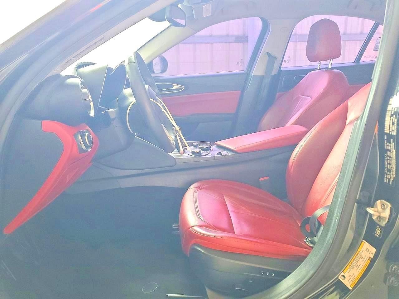 2018 Alfa Romeo Giulia - Image 7