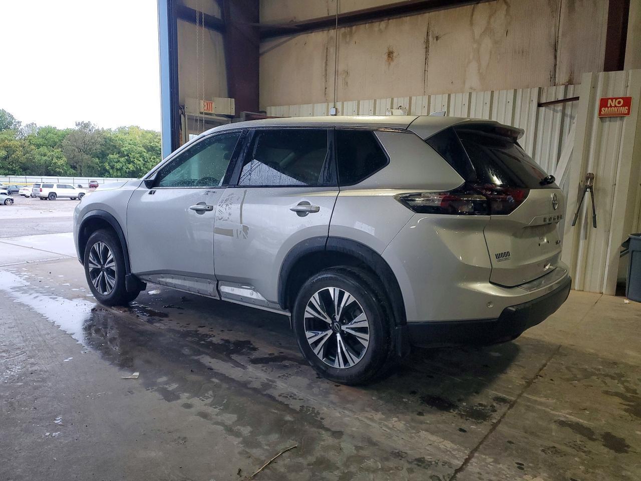 2024 Nissan Rogue Sv - Image 2