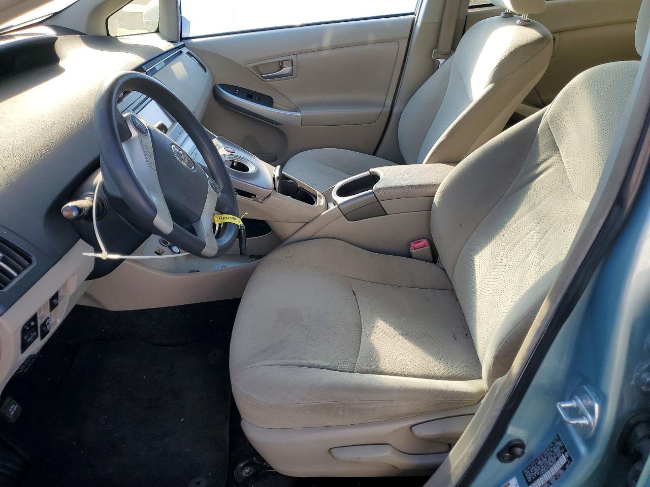 2012 Toyota Prius Three - Image 7