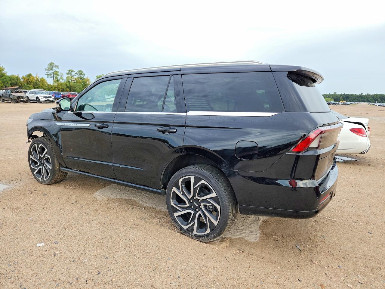 2026 Lincoln Navigator Reserve - Фото 2