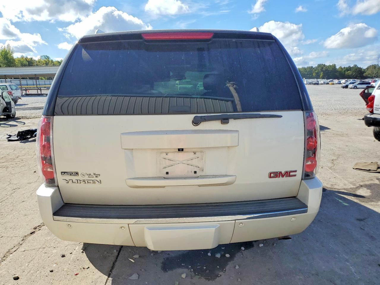 2010 GMC Yukon Denali - Фото 6