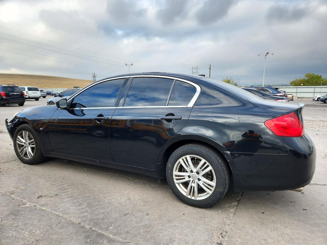2015 Infiniti Q40 Base - Image 2