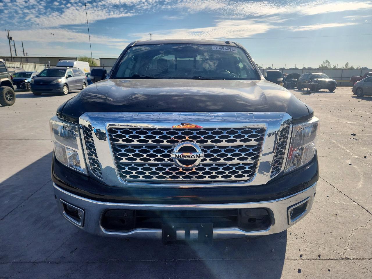 2017 Nissan Titan Sv - Image 5