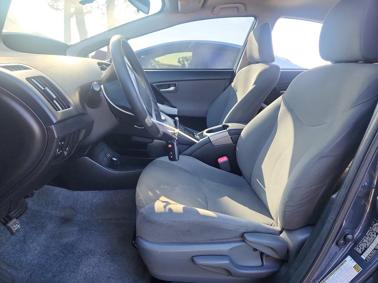 2013 Toyota Prius Two - Фото 7
