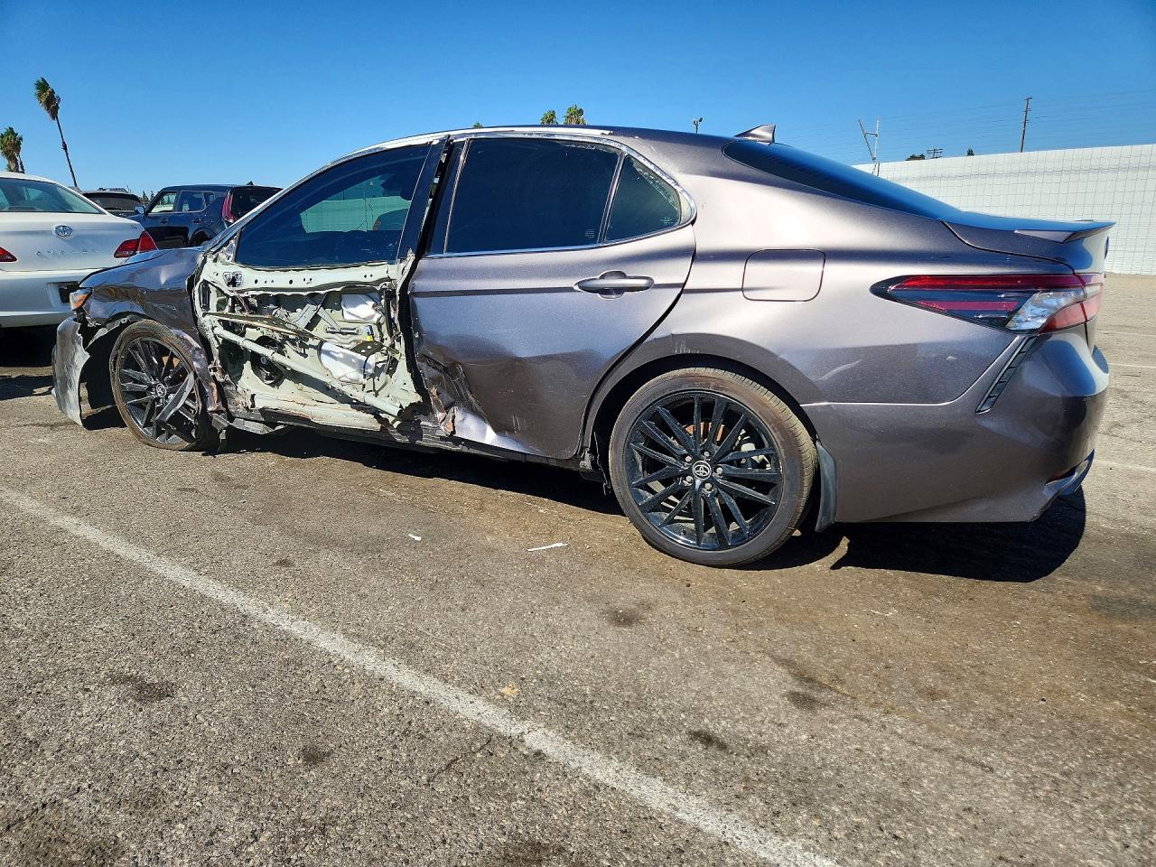 2021 Toyota Camry Xse - Фото 2