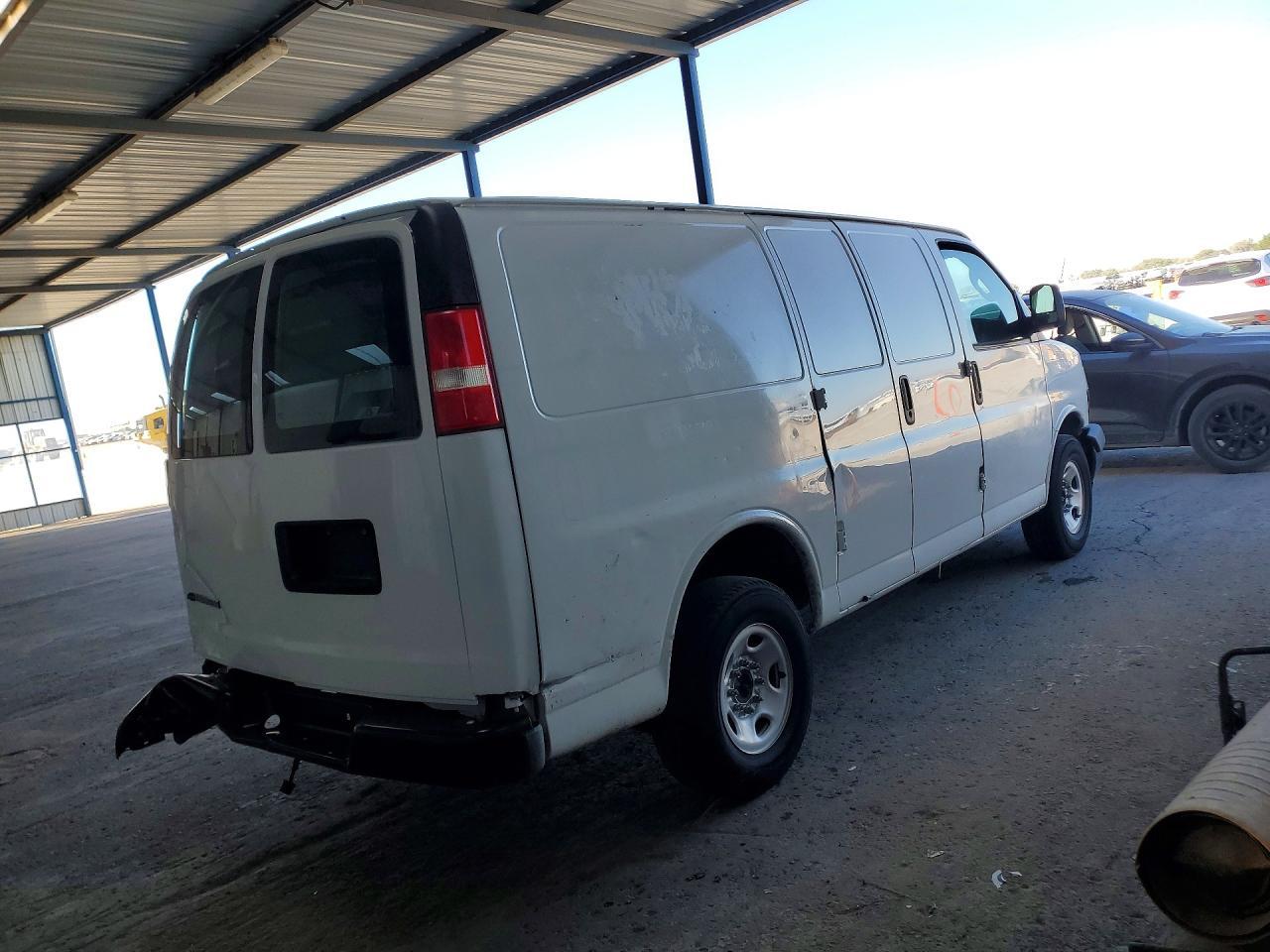 2018 Chevrolet Express G2500 - Фото 3