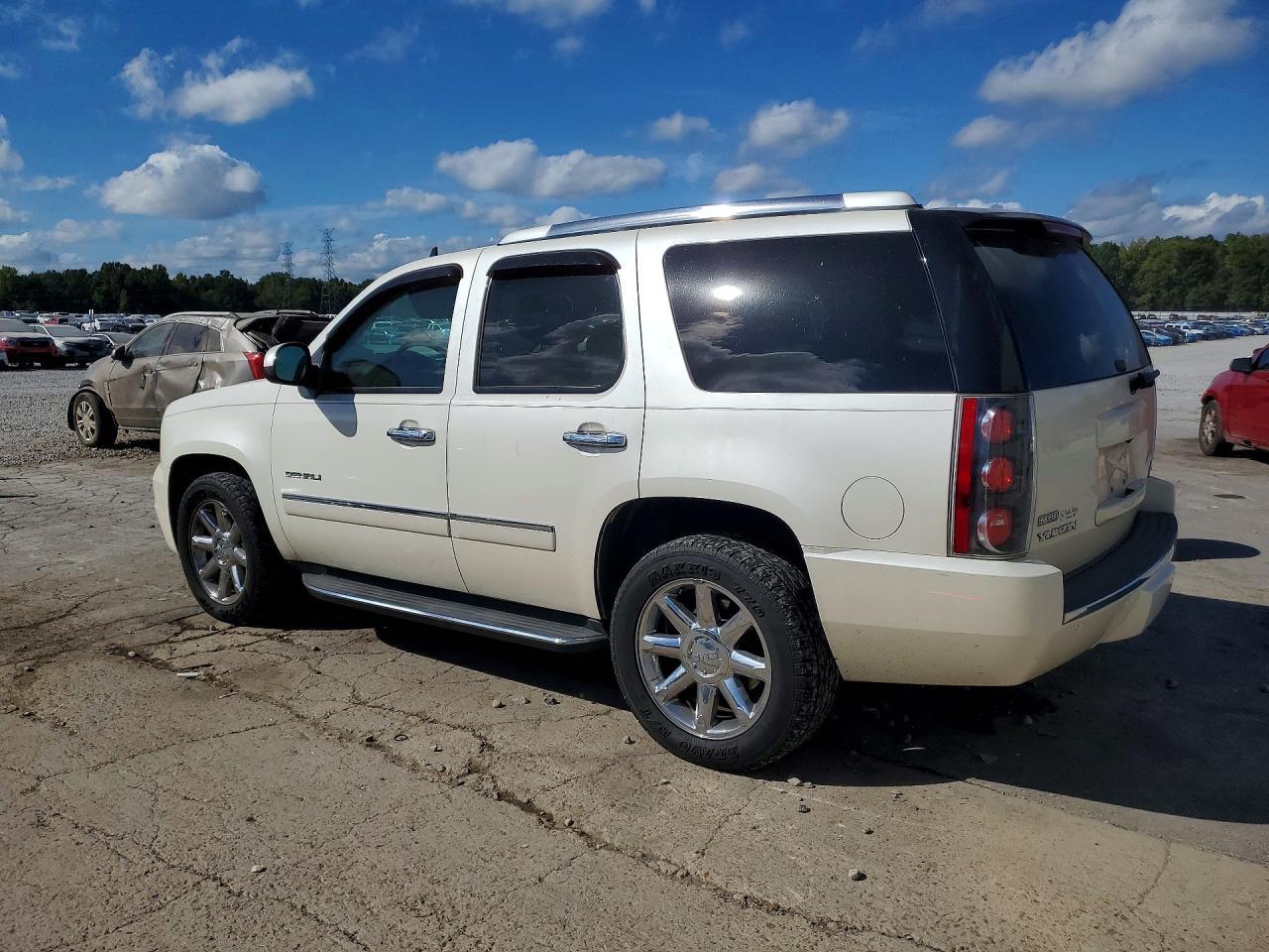2010 GMC Yukon Denali - Фото 2