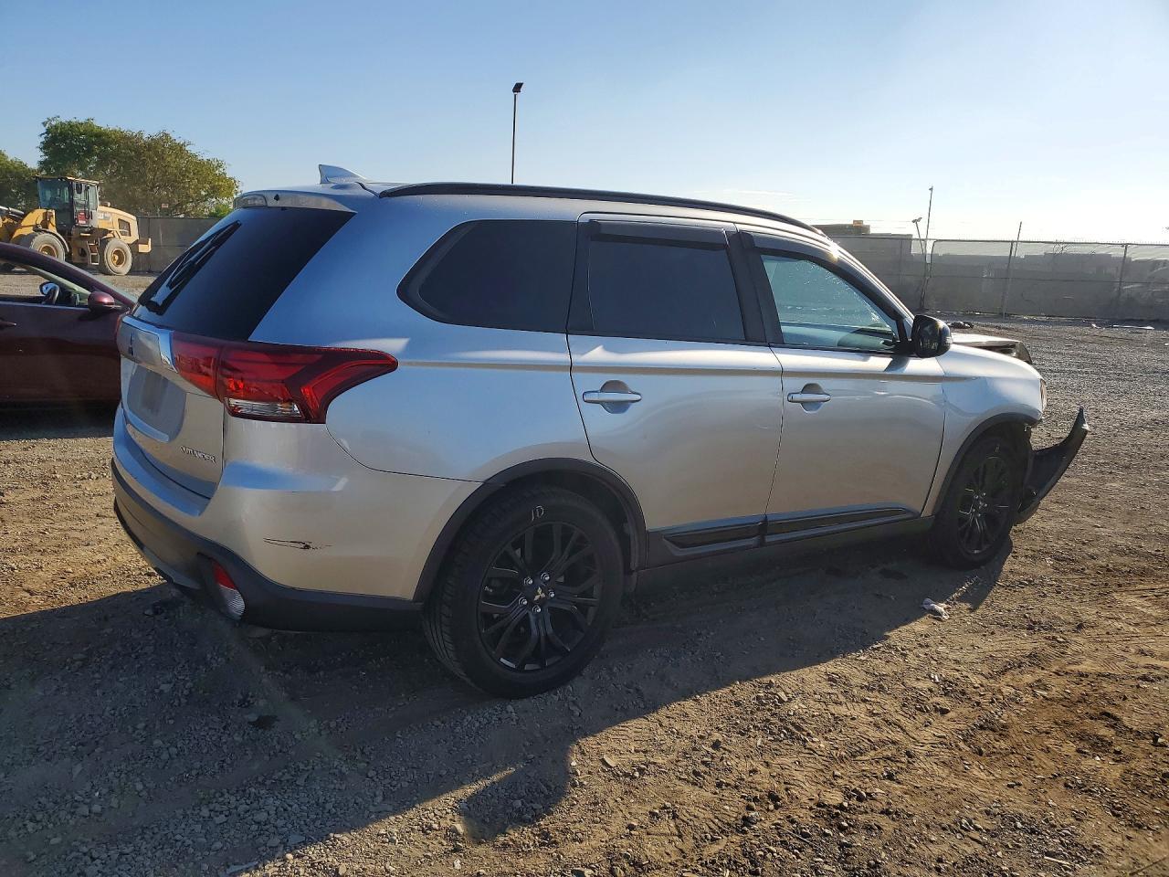 2018 Mitsubishi Outlander Se - Фото 3