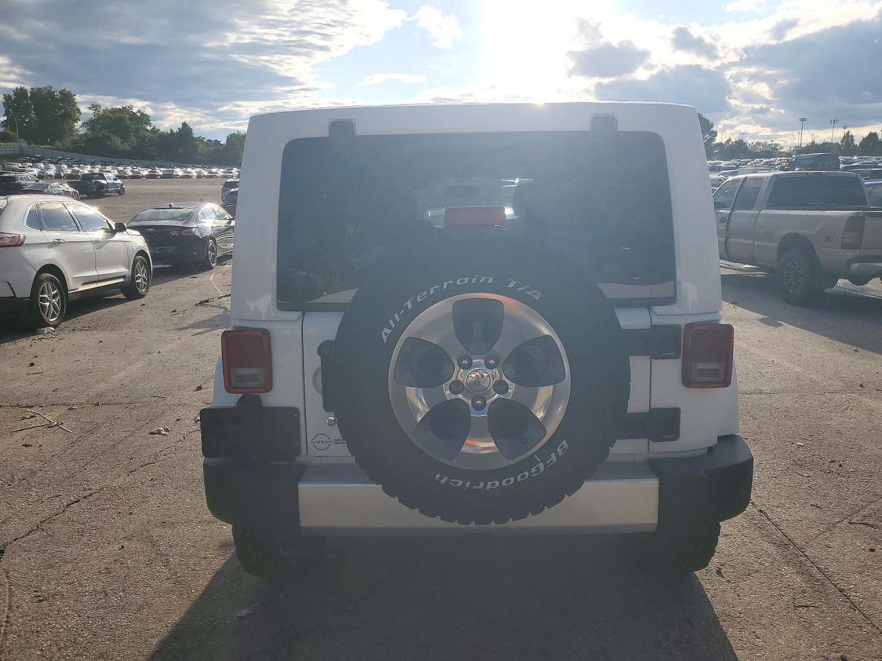 2017 Jeep Wrangler Unlimited Sahara - Image 6