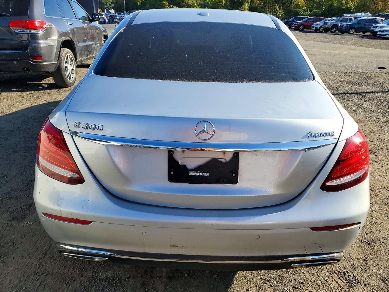 2017 Mercedes-Benz E 300 4Matic - Image 6