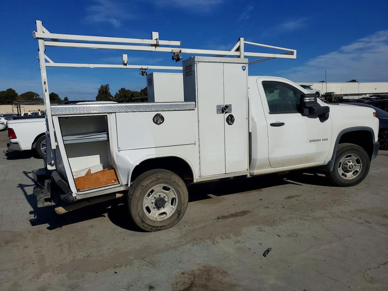2022 Chevrolet Silverado C2500 Heavy Duty - Image 3