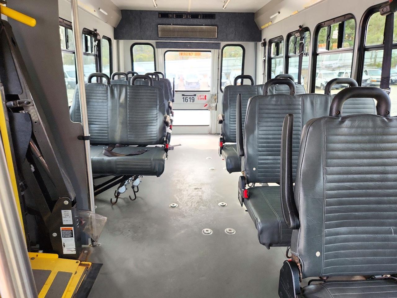 2016 Chevrolet Express G4500 - Image 6