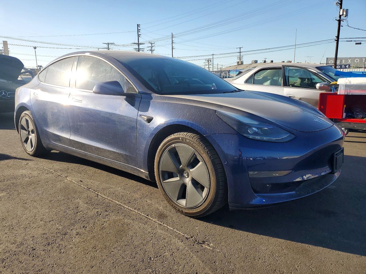 2022 Tesla Model 3 - Image 4