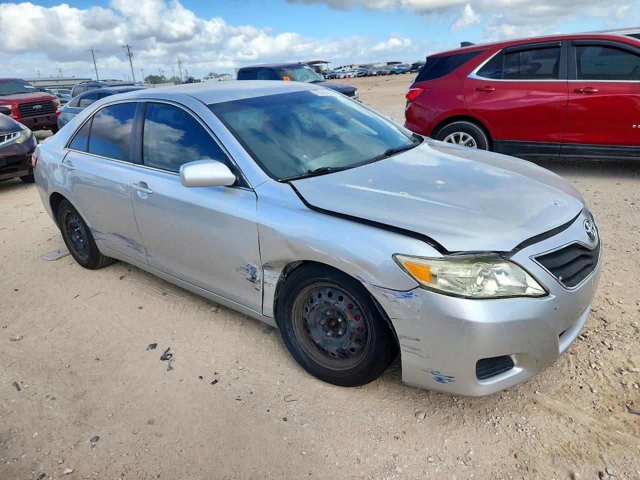 2011 Toyota Camry Le - Фото 4