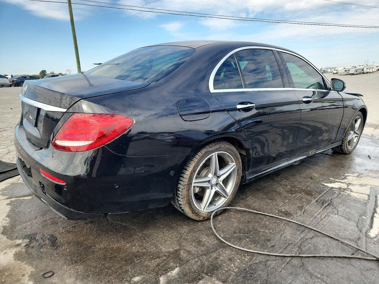 2017 Mercedes-Benz E 300 - Фото 3