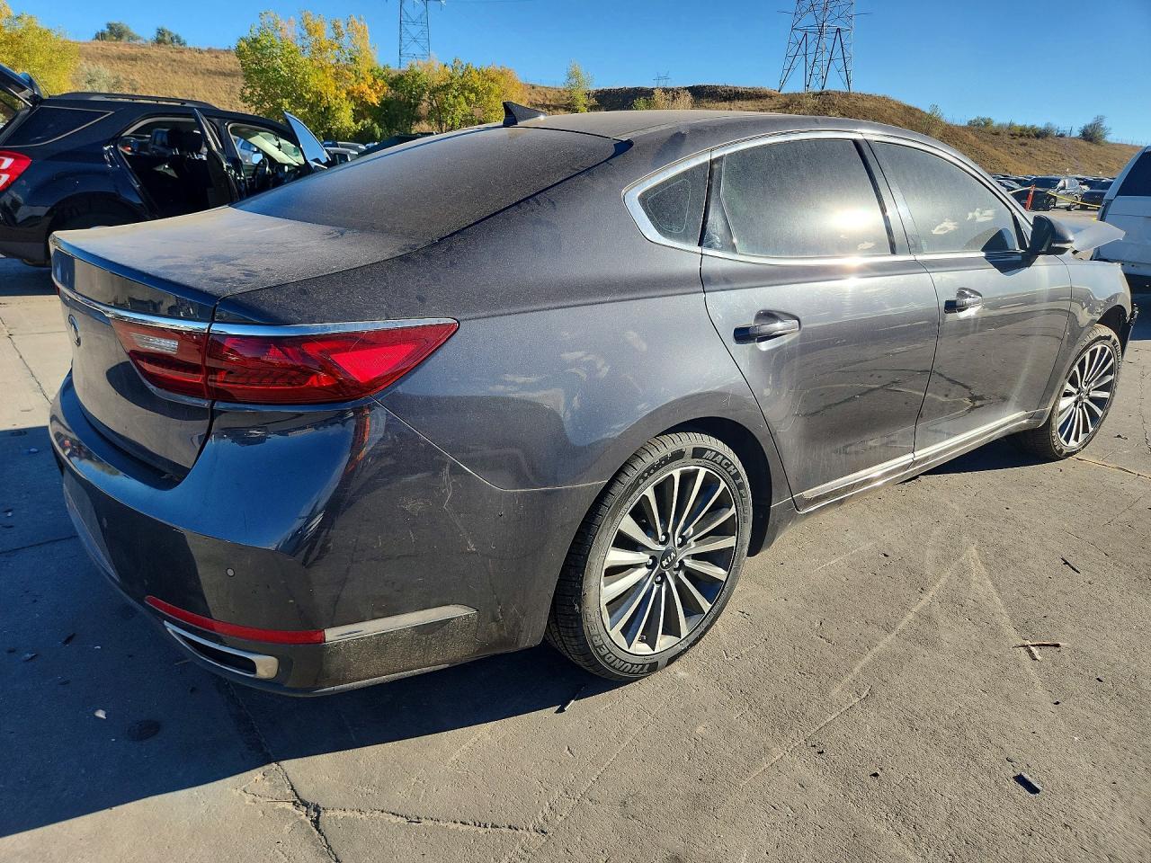 2018 Kia Cadenza Premium - Image 3