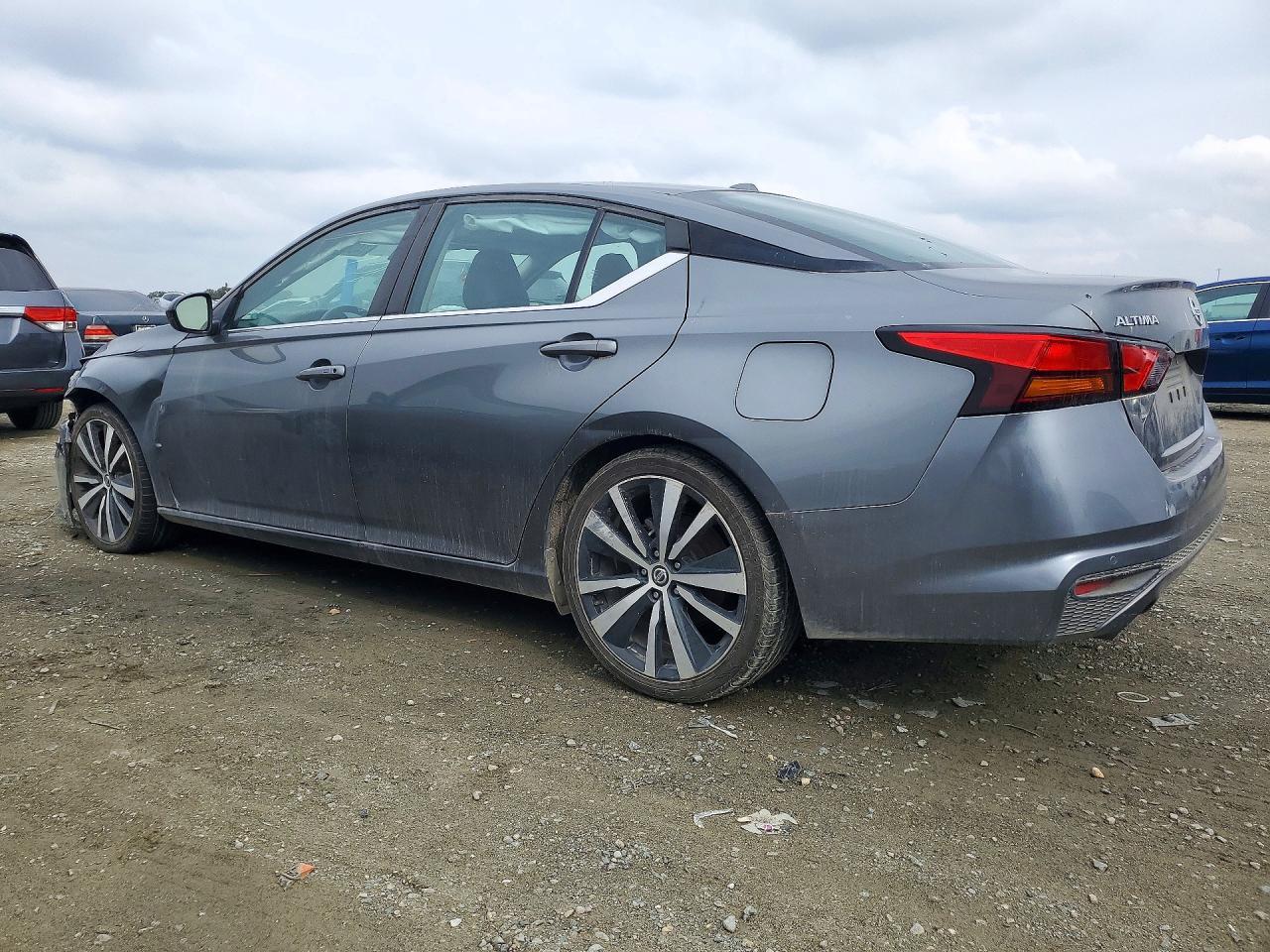 2022 Nissan Altima Sr - Image 2