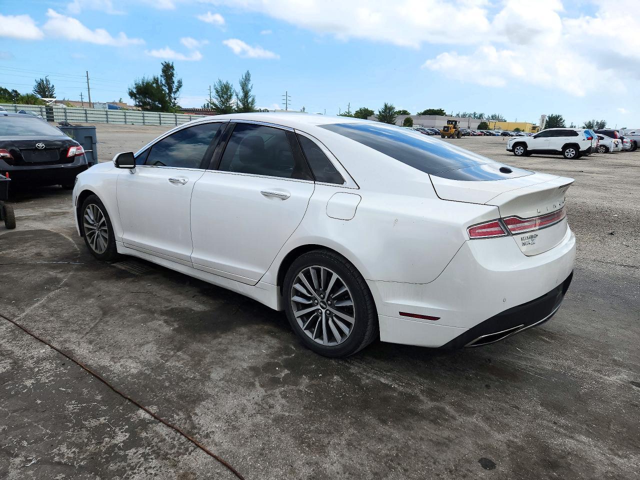 2017 Lincoln Mkz - Image 2