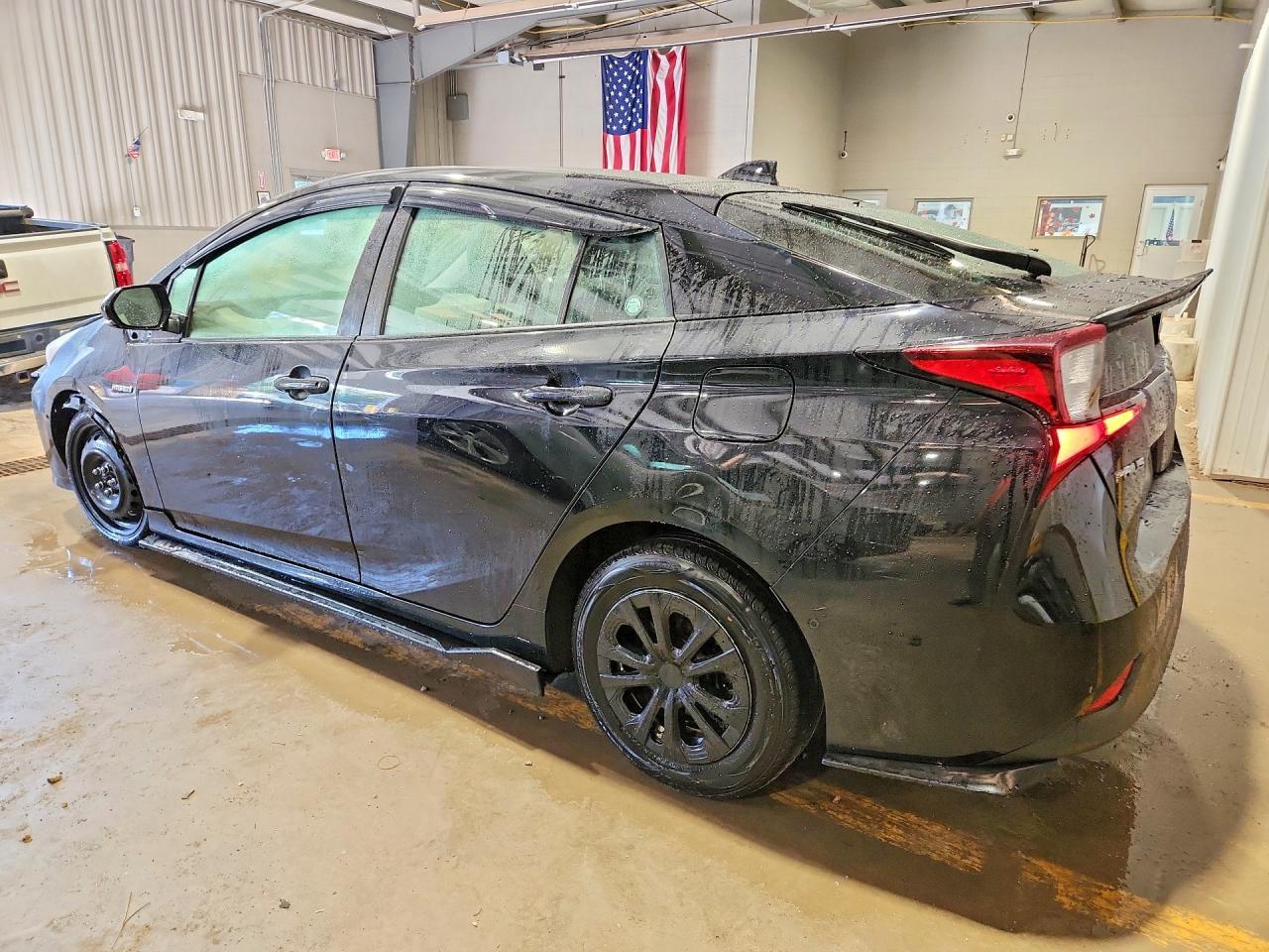 2020 Toyota Prius Le - Image 2