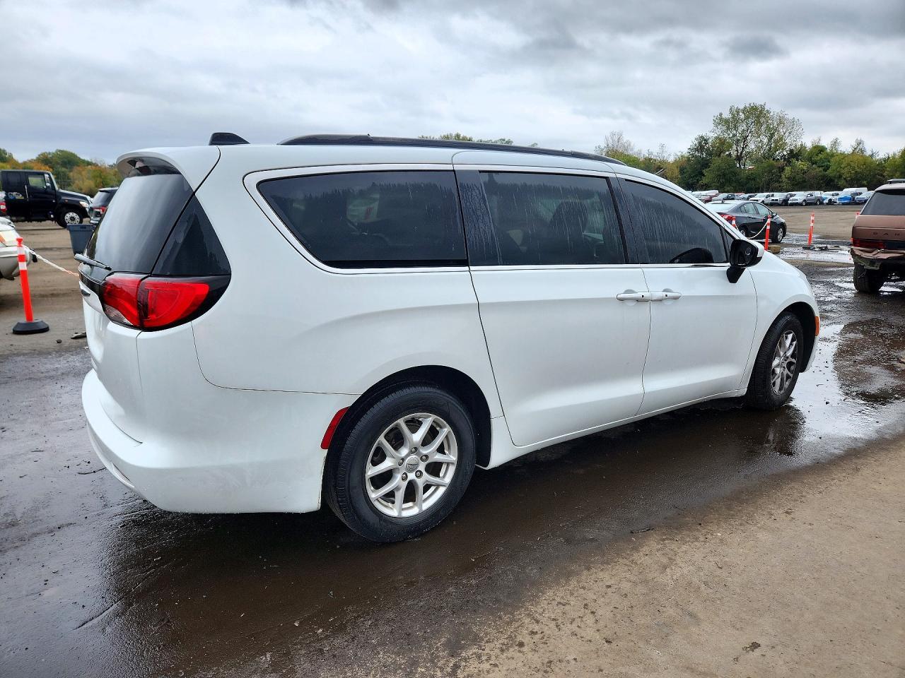 2021 Chrysler Voyager Lxi - Фото 3