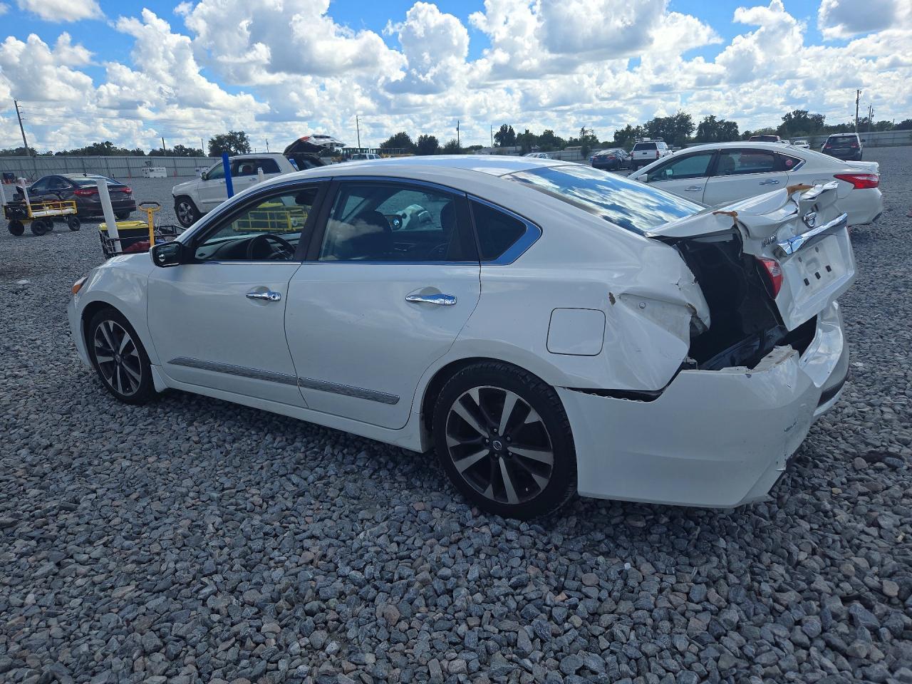 2016 Nissan Altima 2.5 Sr - Image 2