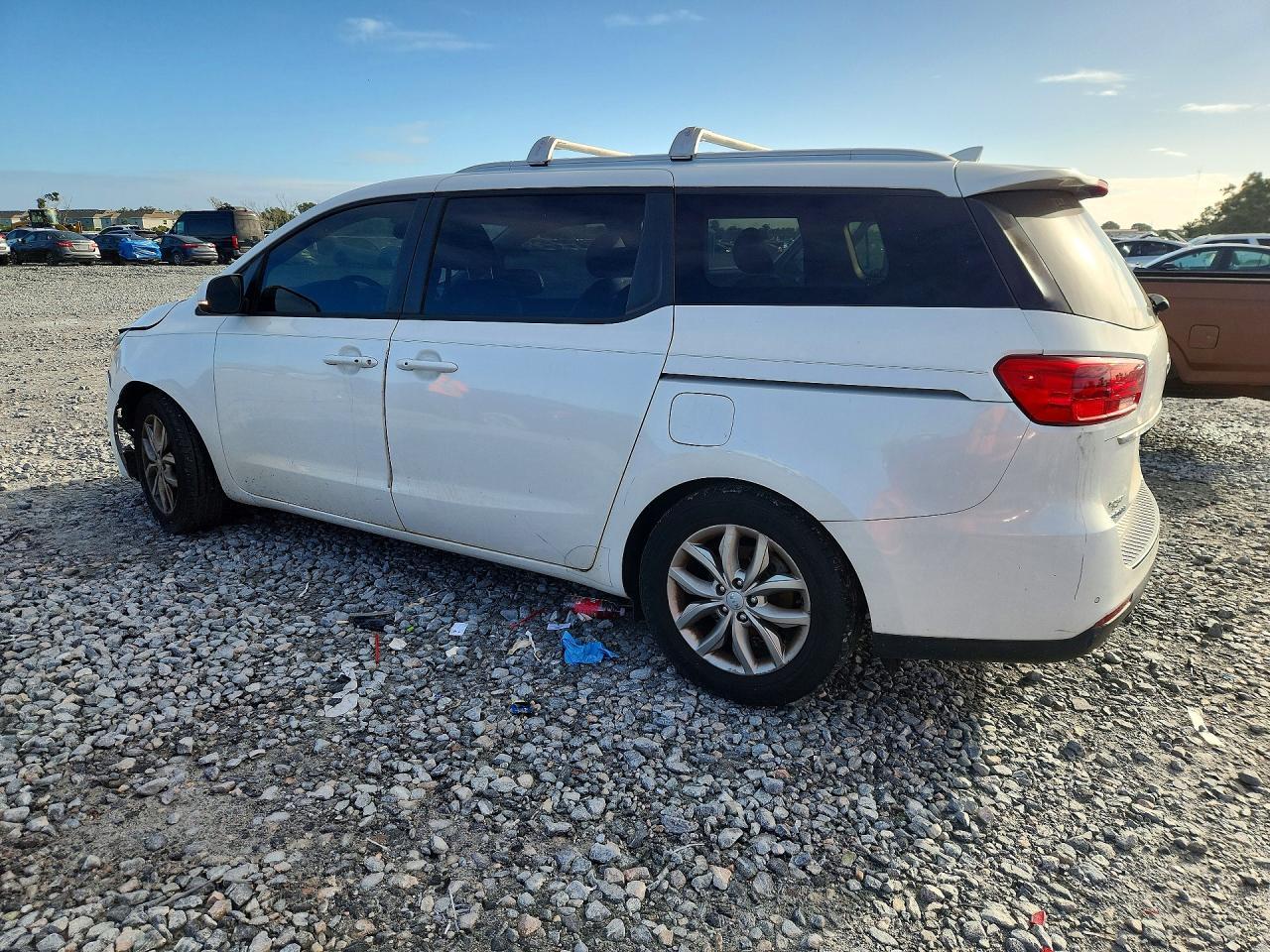 2020 Kia Sedona Ex - Image 2