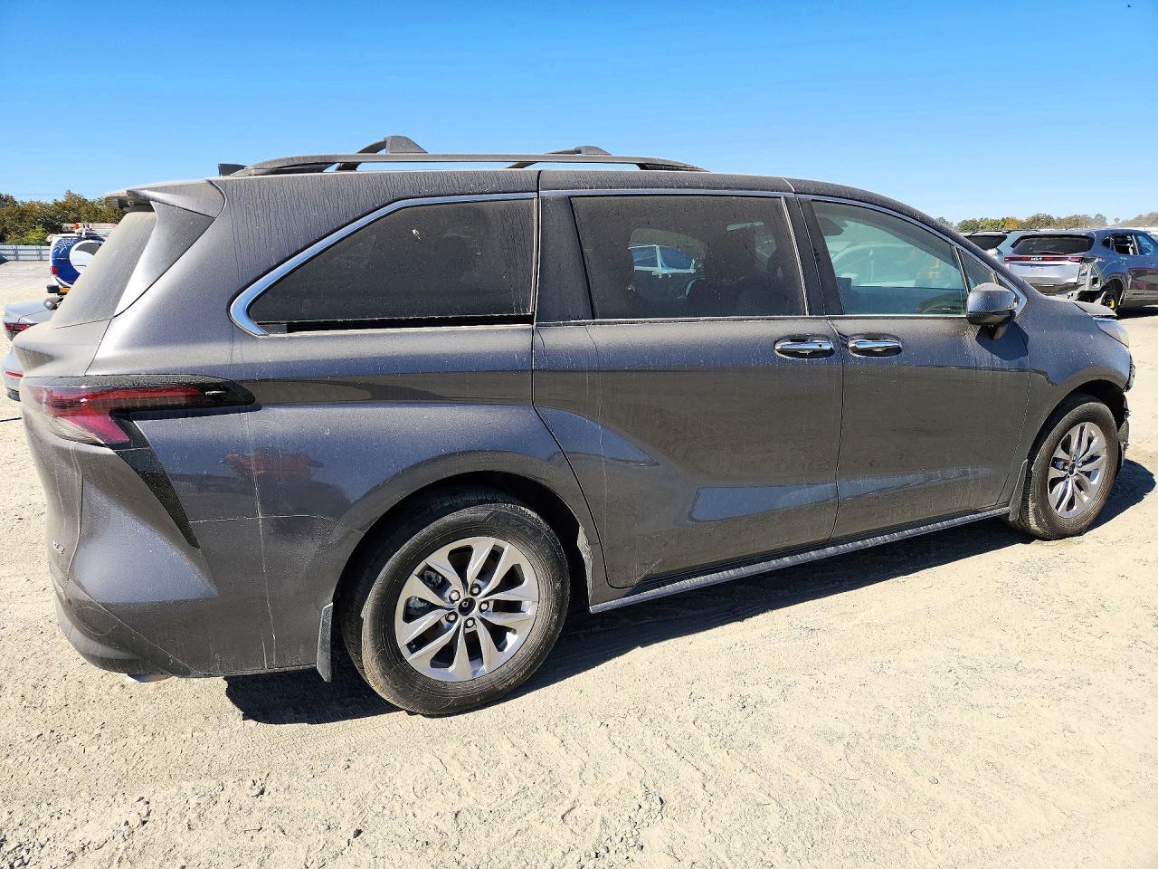 2025 Toyota Sienna Xle 7-Passenger - Image 3