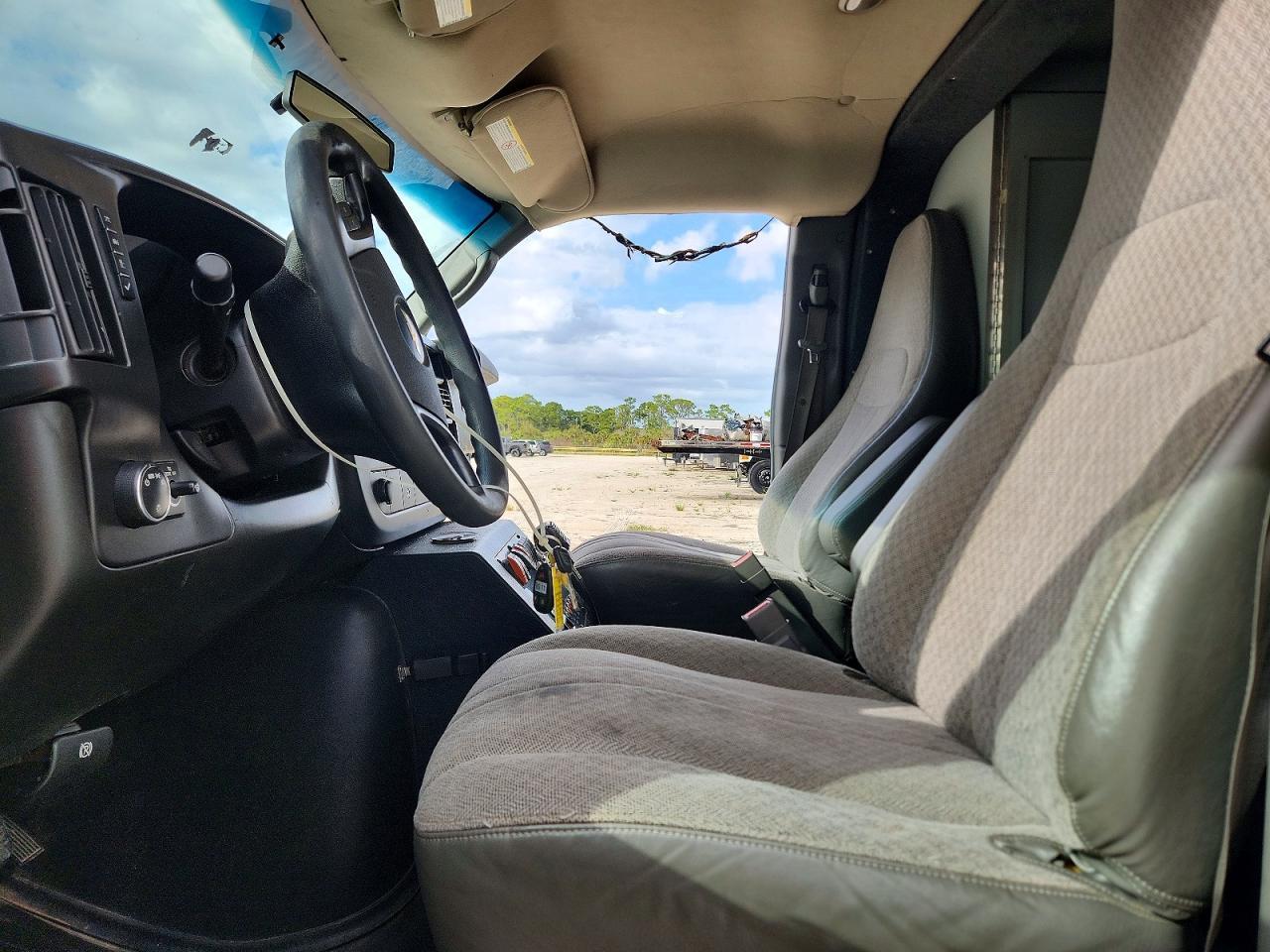 2015 Chevrolet Express G3500 - Image 7