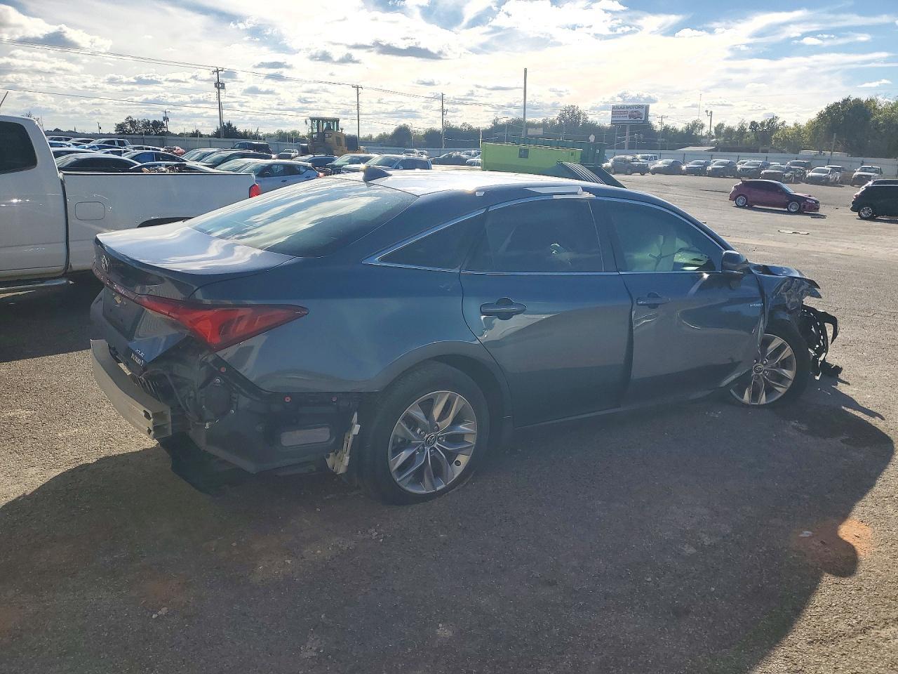 2020 Toyota Avalon Xle - Фото 3