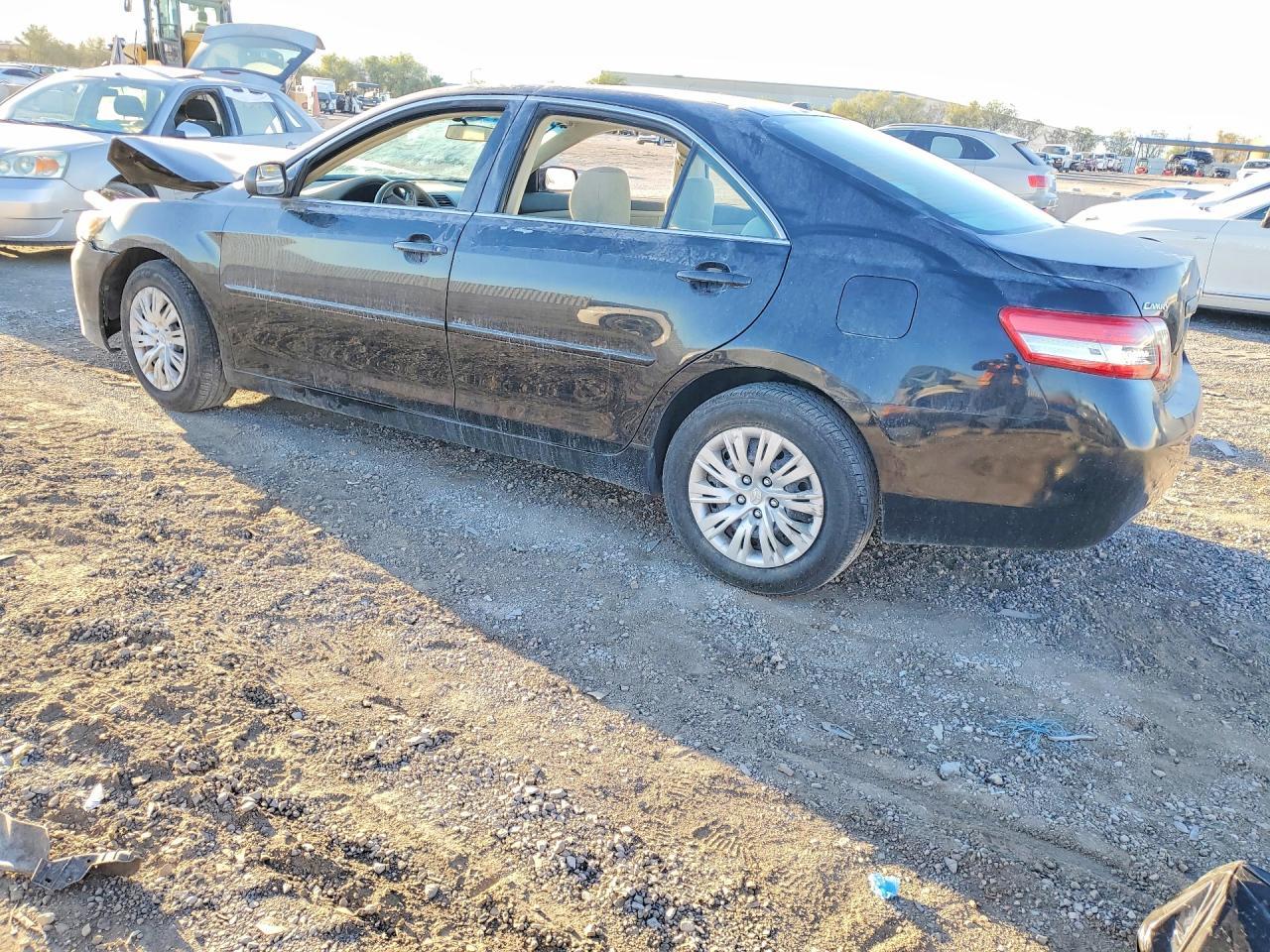 2010 Toyota Camry Le - Image 2