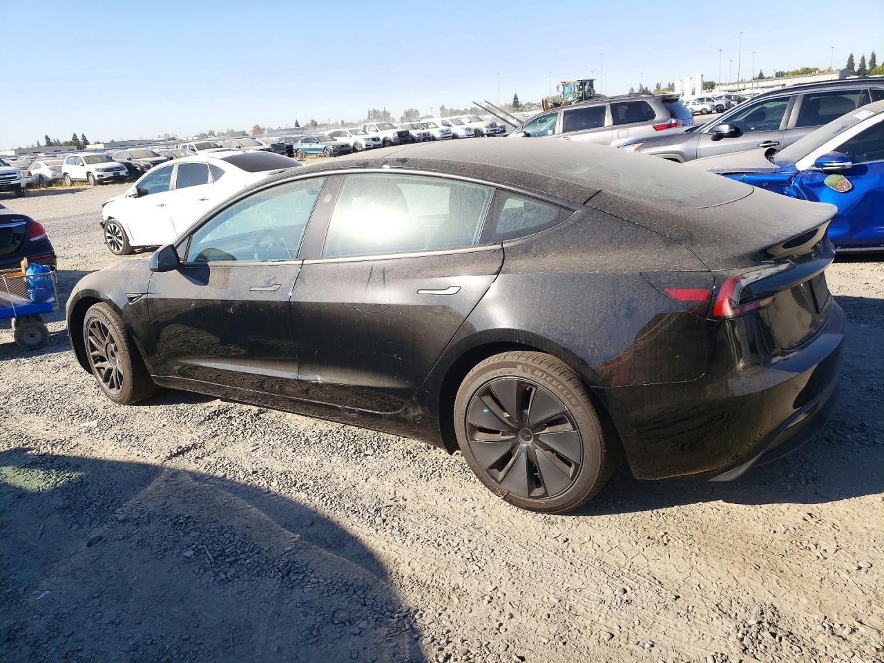 2024 Tesla Model 3 - Фото 2