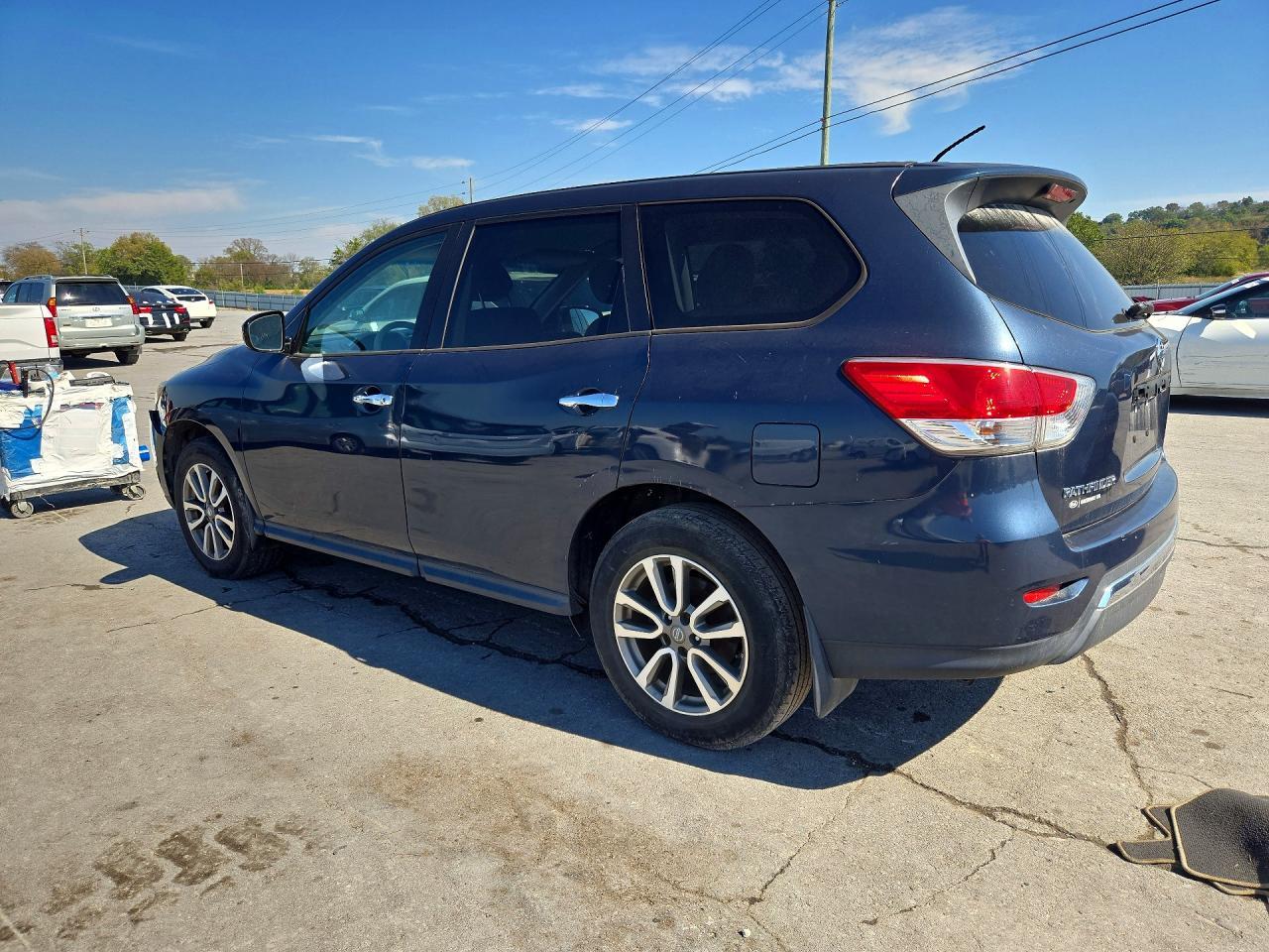 2014 Nissan Pathfinder S - Фото 2