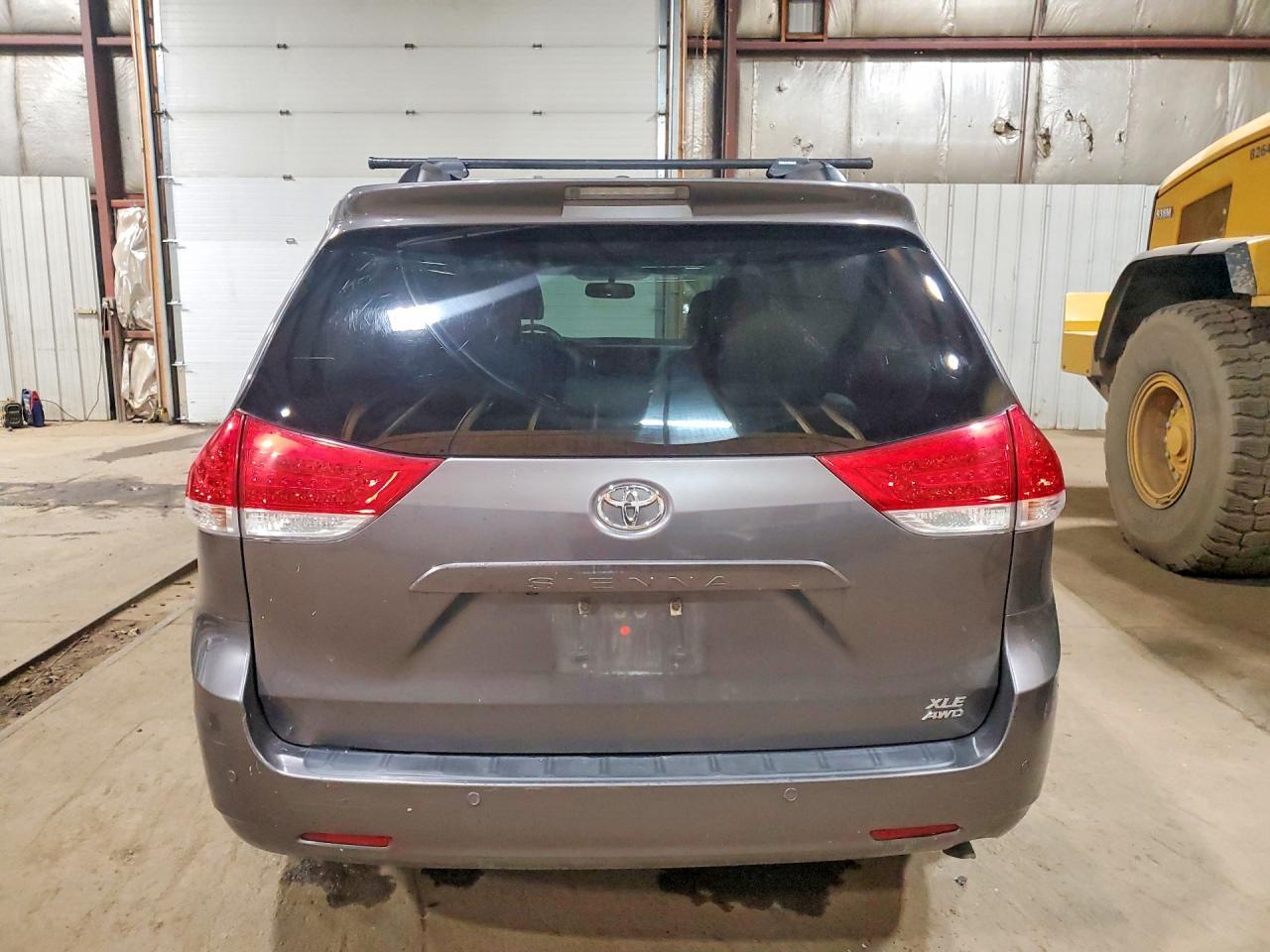 2014 Toyota Sienna - Фото 6
