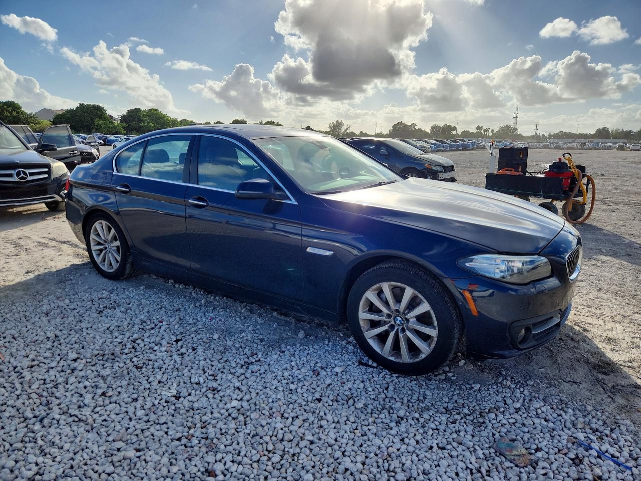 2016 BMW 535 Xi - Image 4