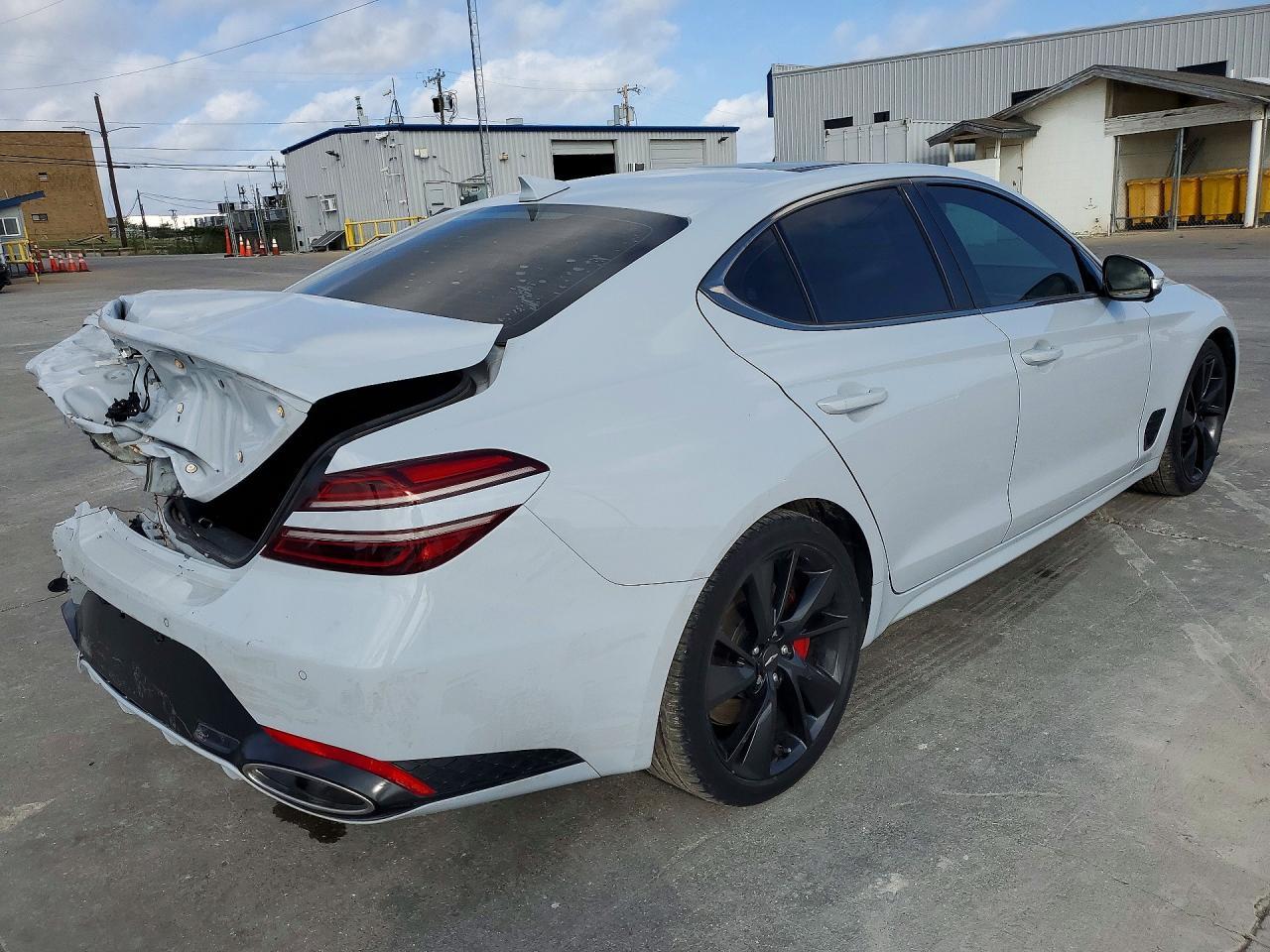 2022 Genesis G70 3.3T Standard - Image 3