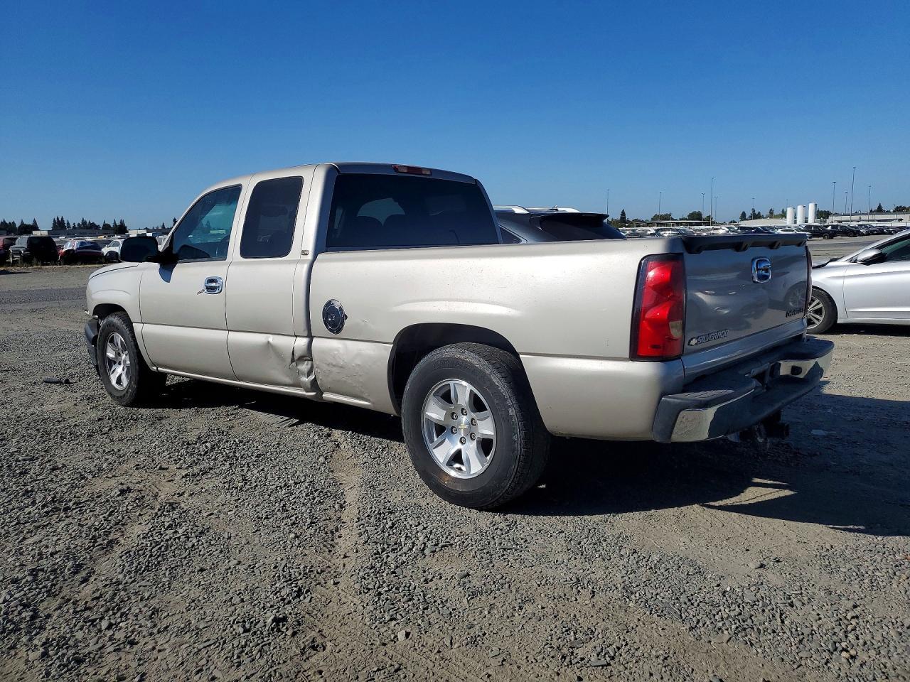 2005 Chevrolet Silverado C1500 - Фото 2