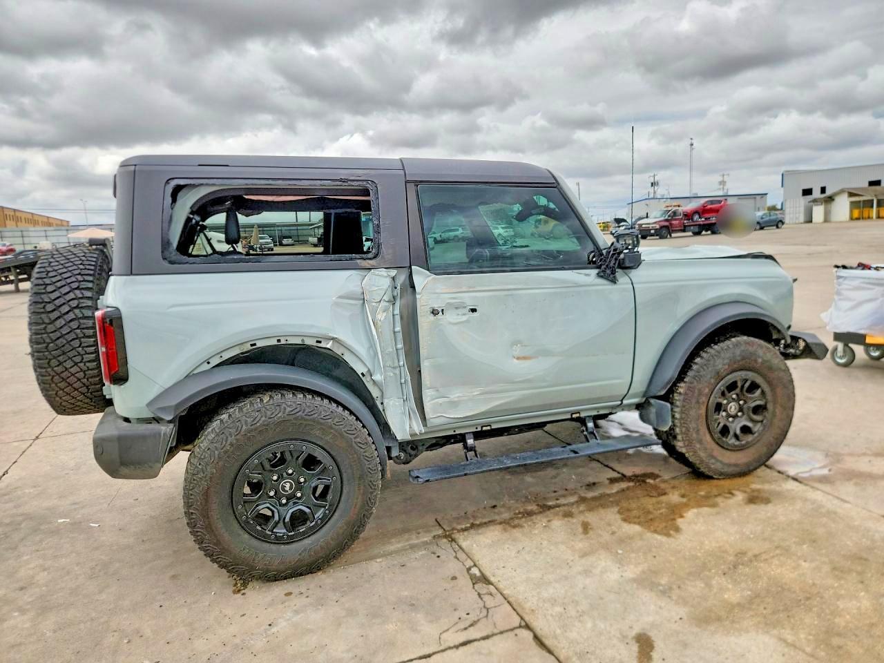 2023 Ford Bronco Base - Фото 3