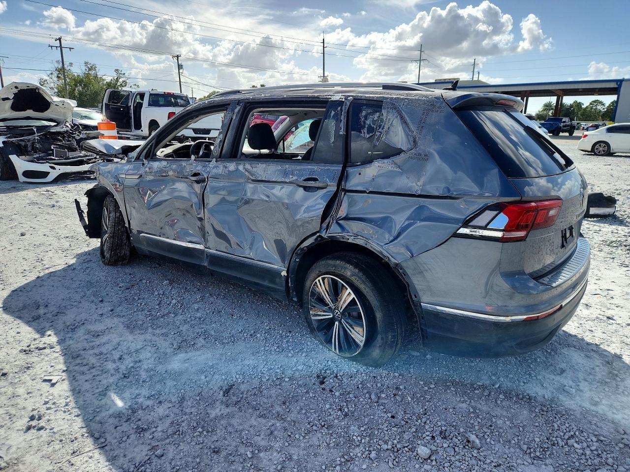 2024 Volkswagen Tiguan Se - Фото 2