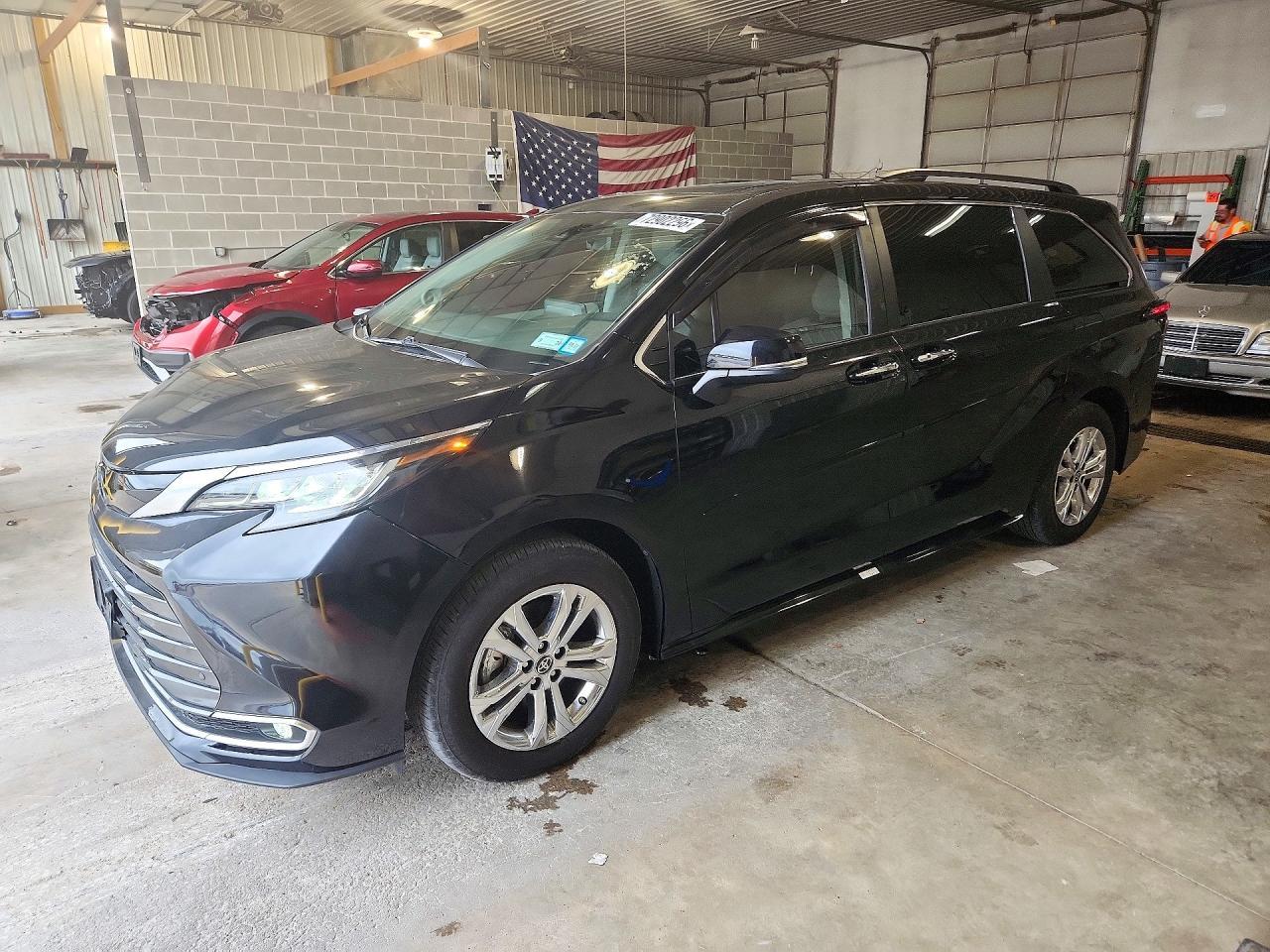2024 Toyota Sienna Limited 7-Passenger