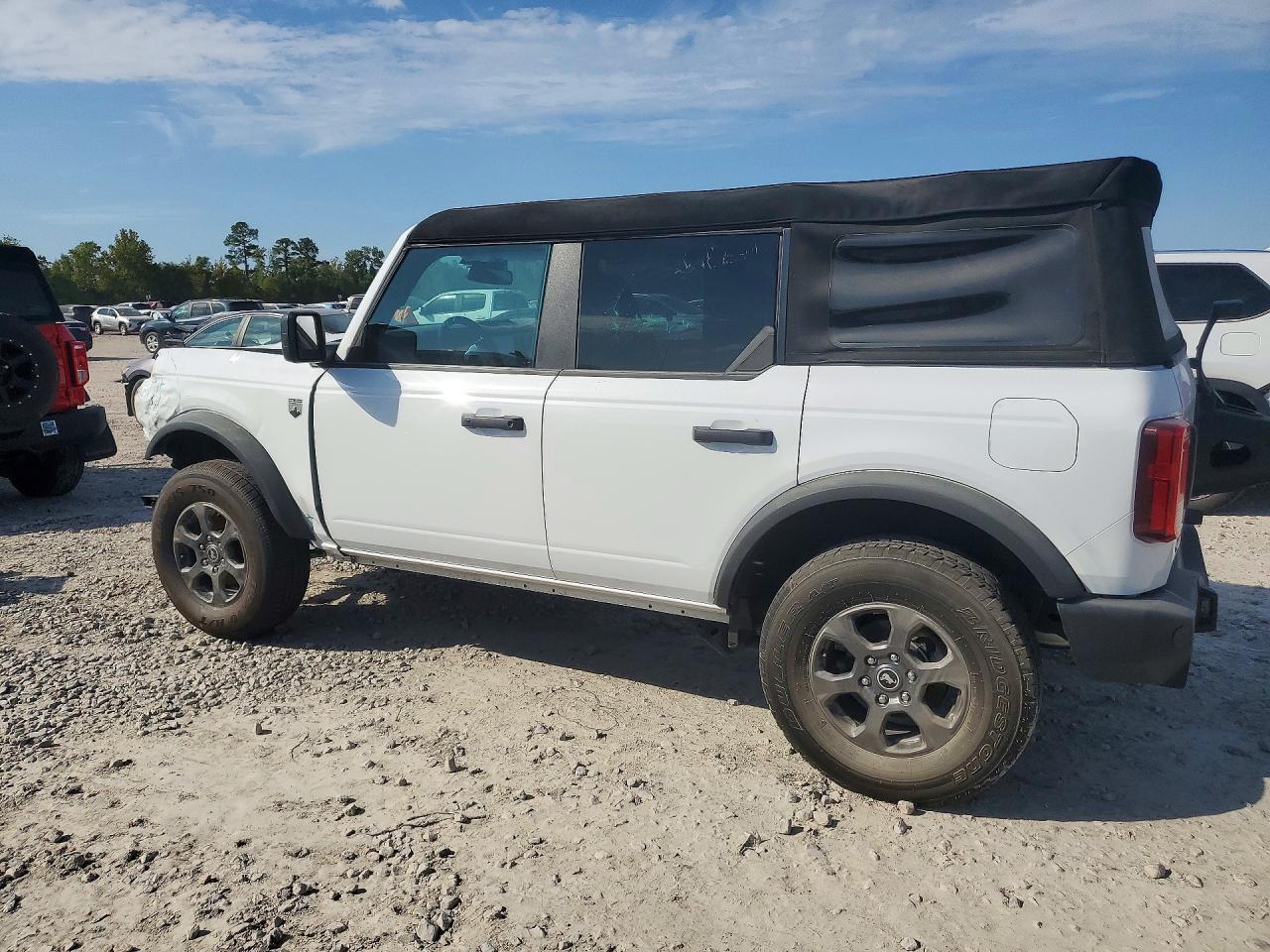 2024 Ford Bronco Big Bend - Image 2