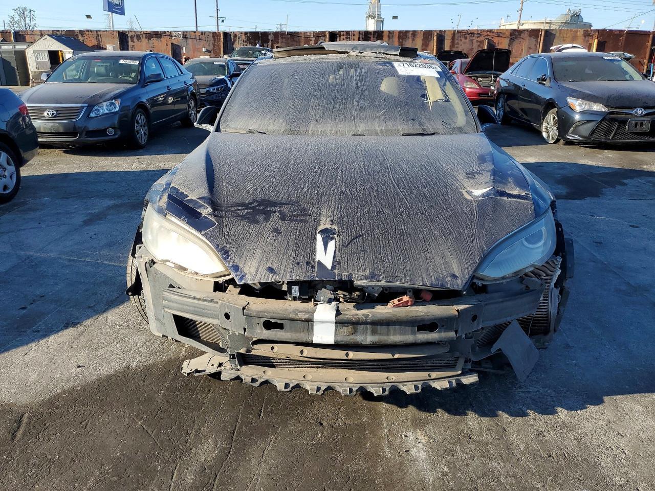 2014 Tesla Model S - Image 5