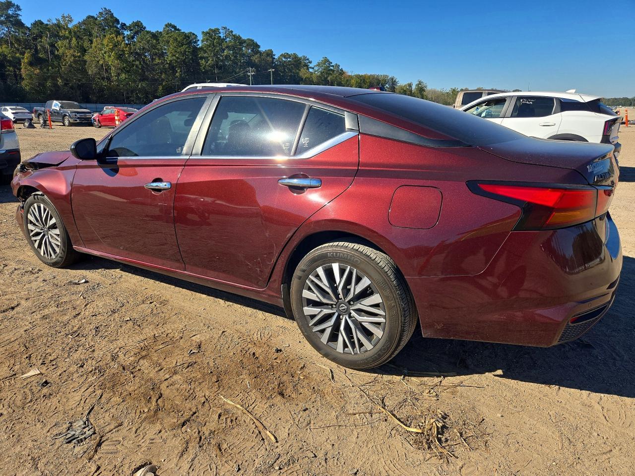2024 Nissan Altima Sv - Image 2