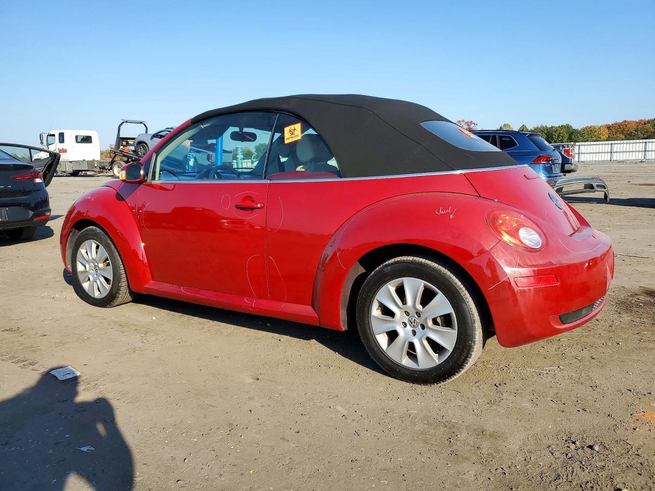 2008 Volkswagen New Beetle Convertible S - Фото 2