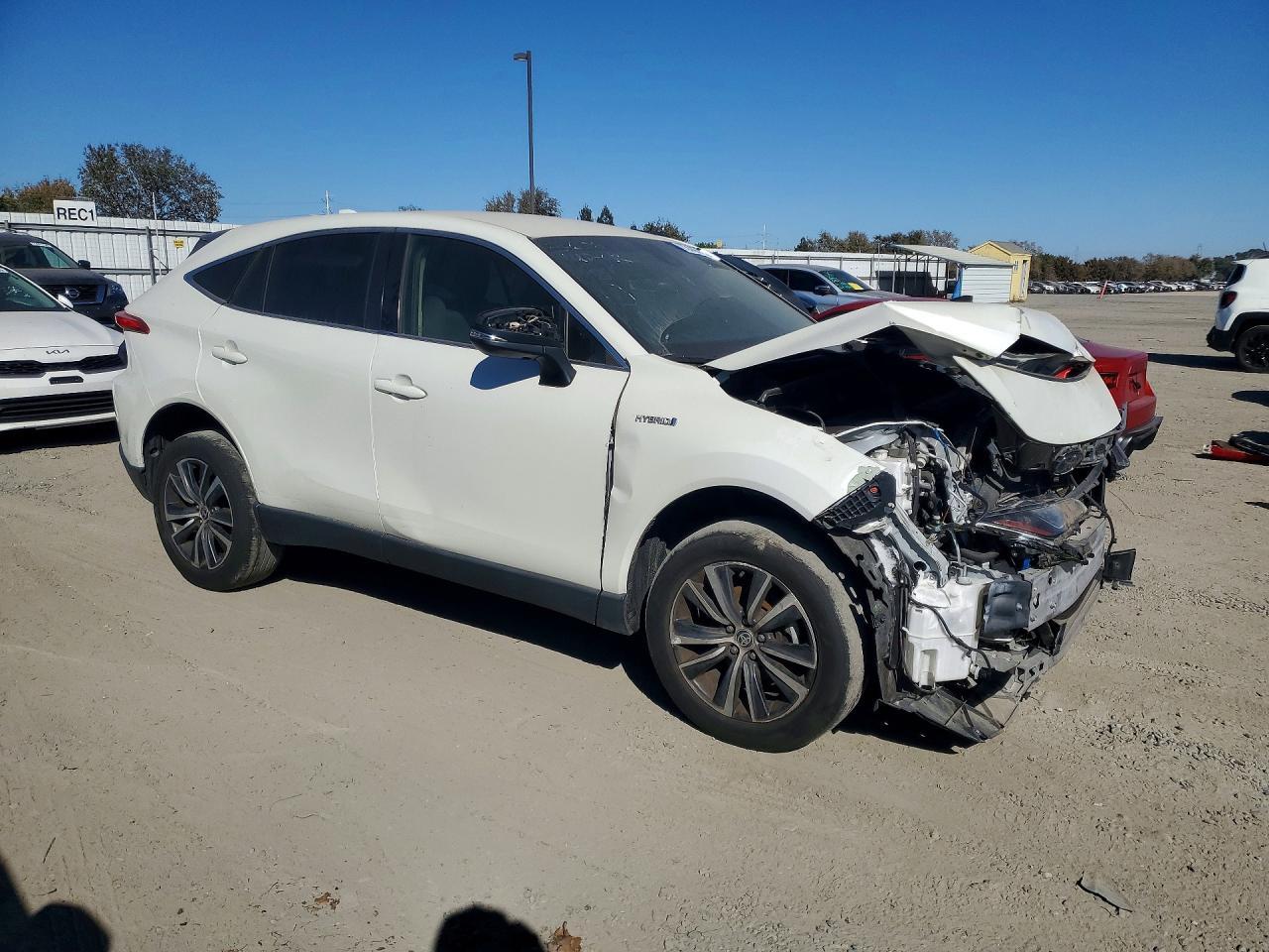 2021 Toyota Venza Le - Image 4