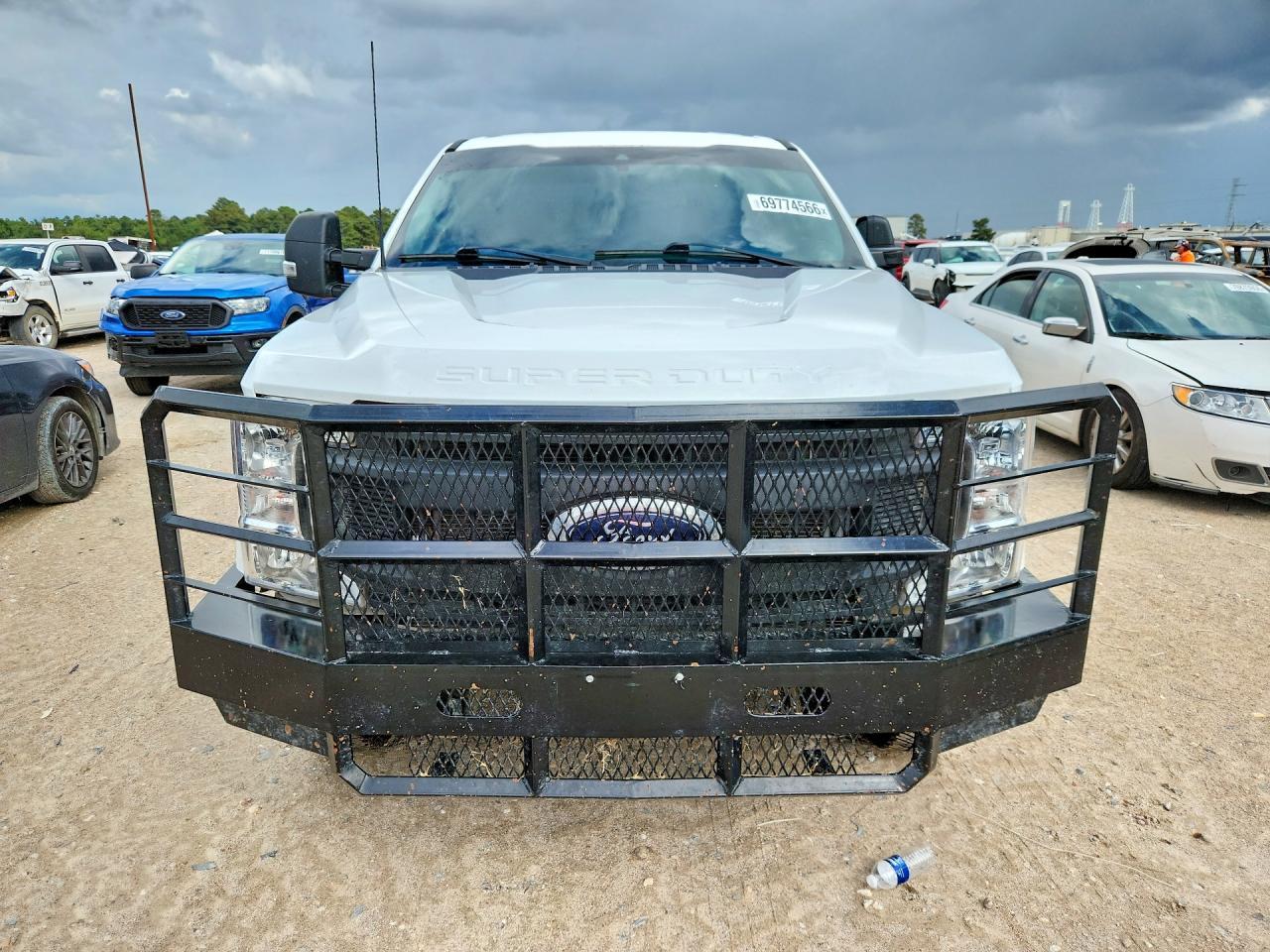 2022 Ford F250 Super Duty - Image 5