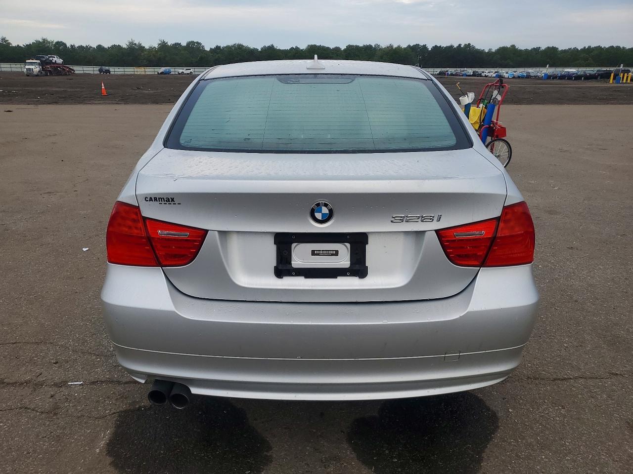 2011 BMW 328 I - Image 6