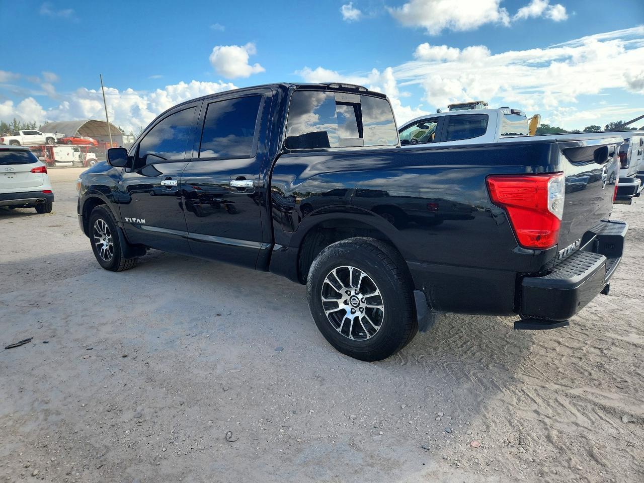 2021 Nissan Titan Sv - Фото 2